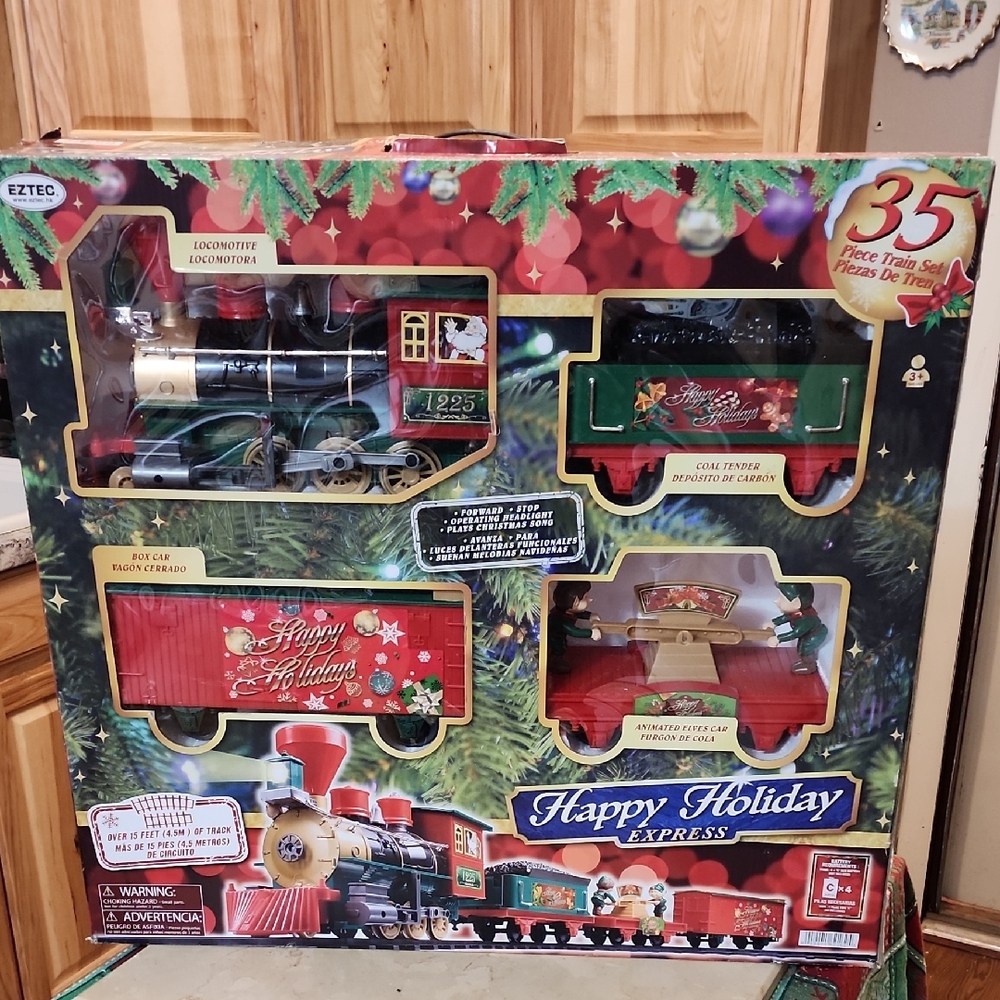 HOLIDAY EXPRESS 35 PIECE TRAIN SET